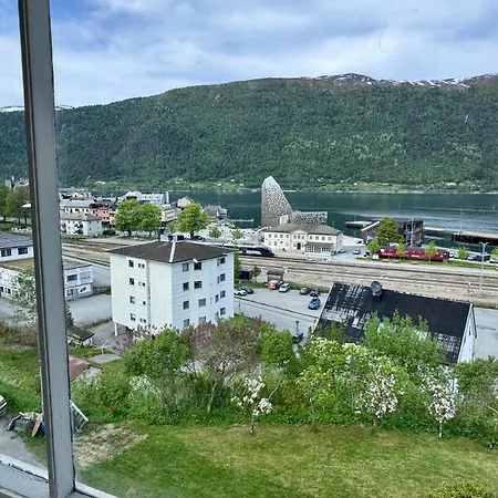 Utsikten Kirketaket Гостевой дом Ондалснес